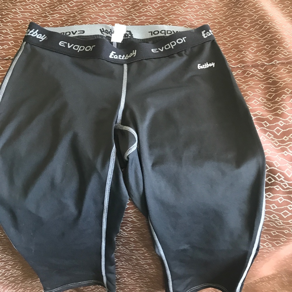 Women’s Eastbay size M black Capri leggings